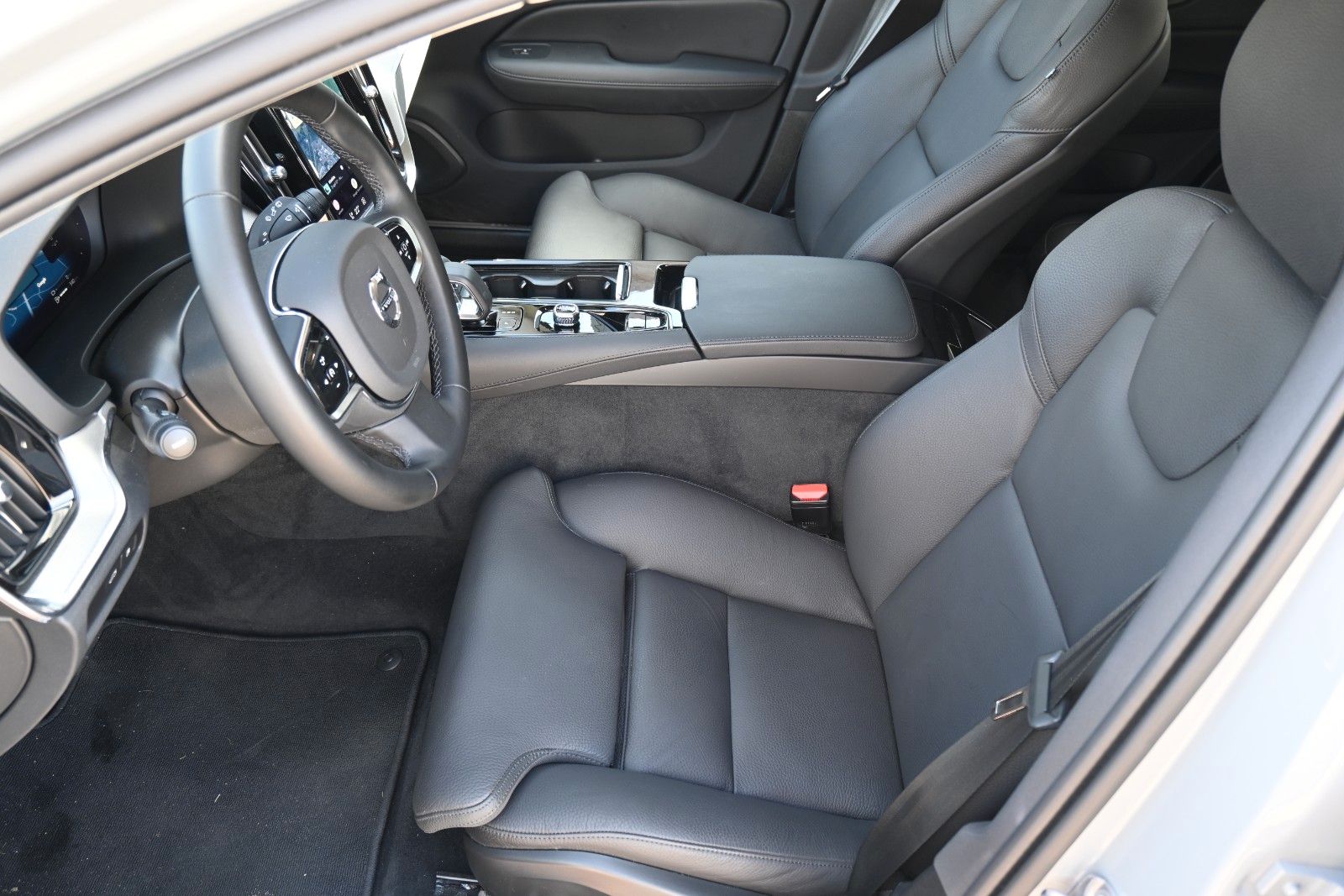 Fahrzeugabbildung Volvo V60 T6 Plus Dark AWD*AHK*Elekt.Sitze*75KM RW*
