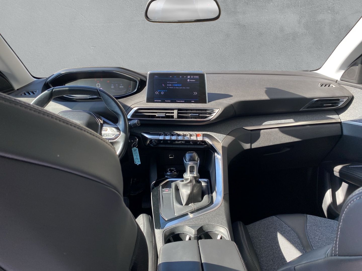 Fahrzeugabbildung Peugeot 3008 Allure 1.2 PureTech 130 AHK-abnehmbar El. P