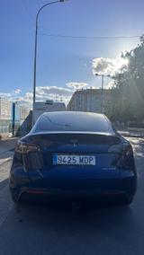 Tesla Model Y Long Range Dual Motor AWD Long Range - blaue Tesla Model Y