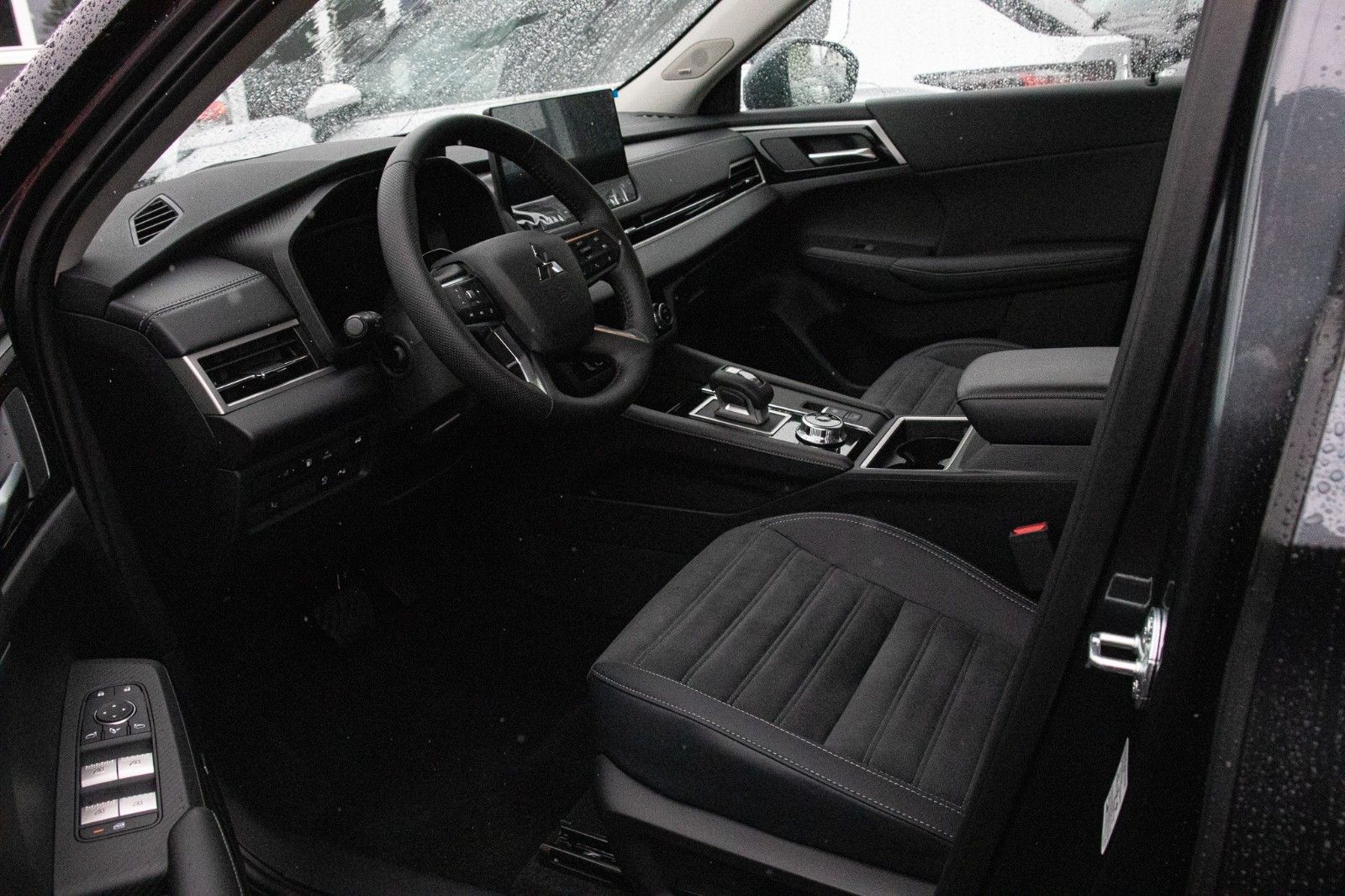 Fahrzeugabbildung Mitsubishi Outlander MY25 2.4 PHEV 4WD Intro Edition