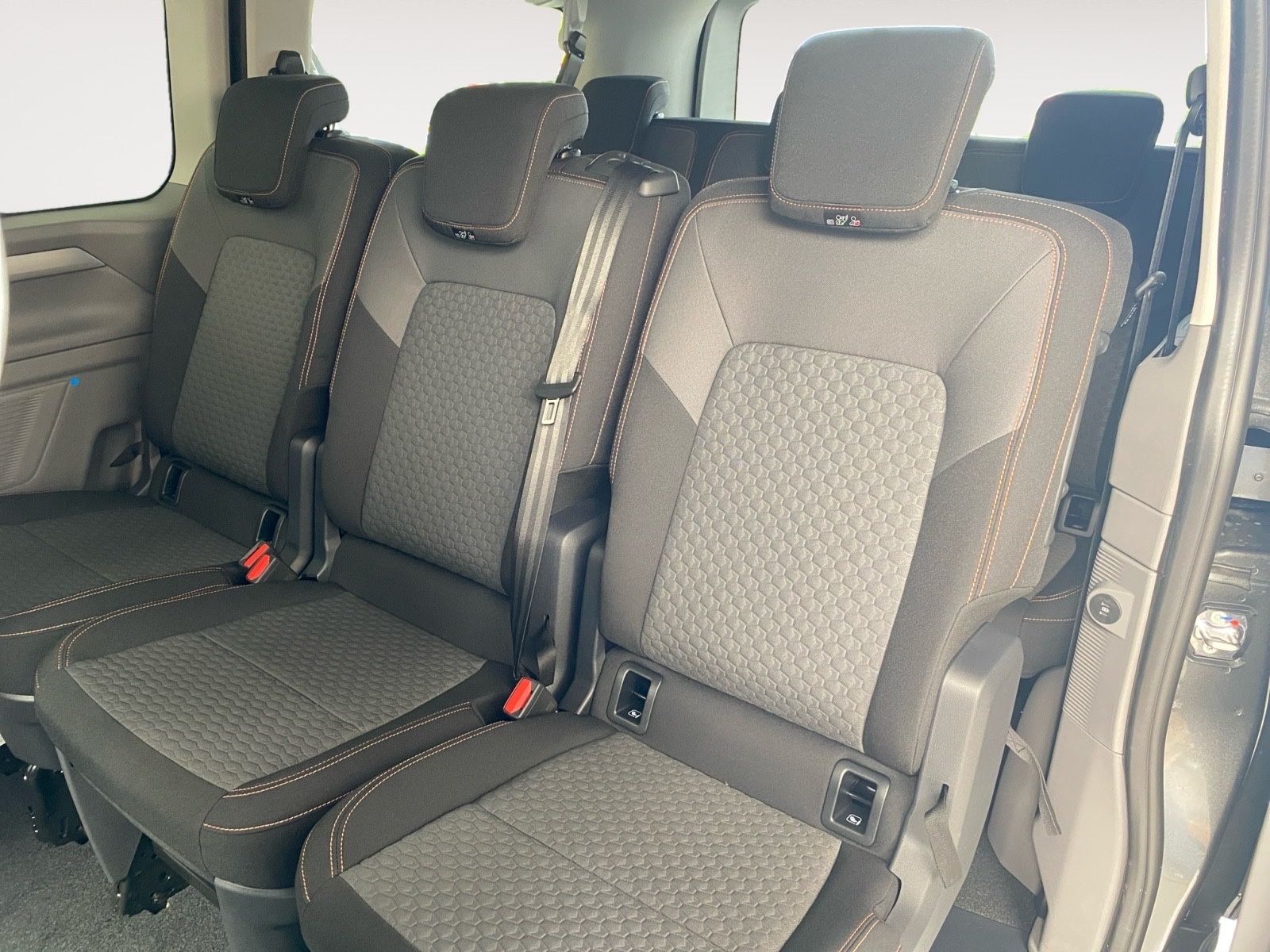 Fahrzeugabbildung Volkswagen T7 Caravelle PanAmericana 4Motion AHZV Zusatzhei