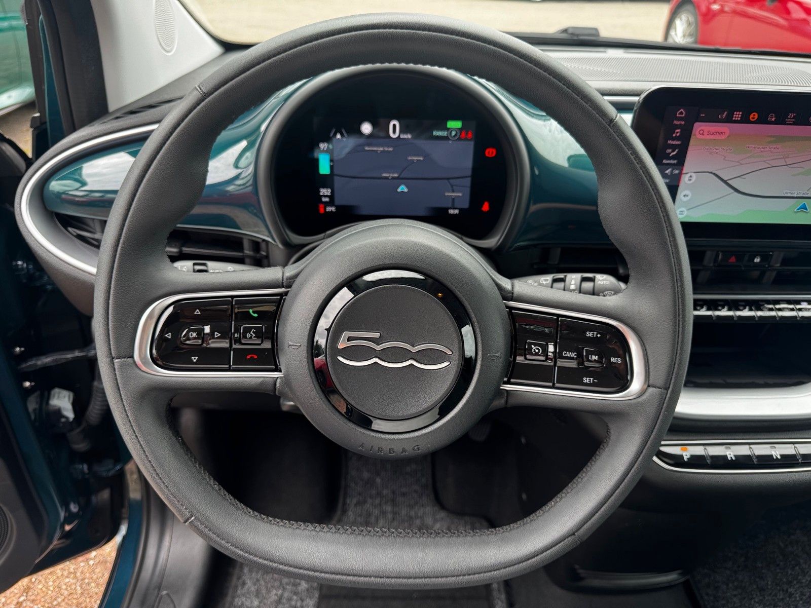 Fahrzeugabbildung Fiat 500e 3+1 Icon NAVI TOTWINKEL LED KLIMAAUT.
