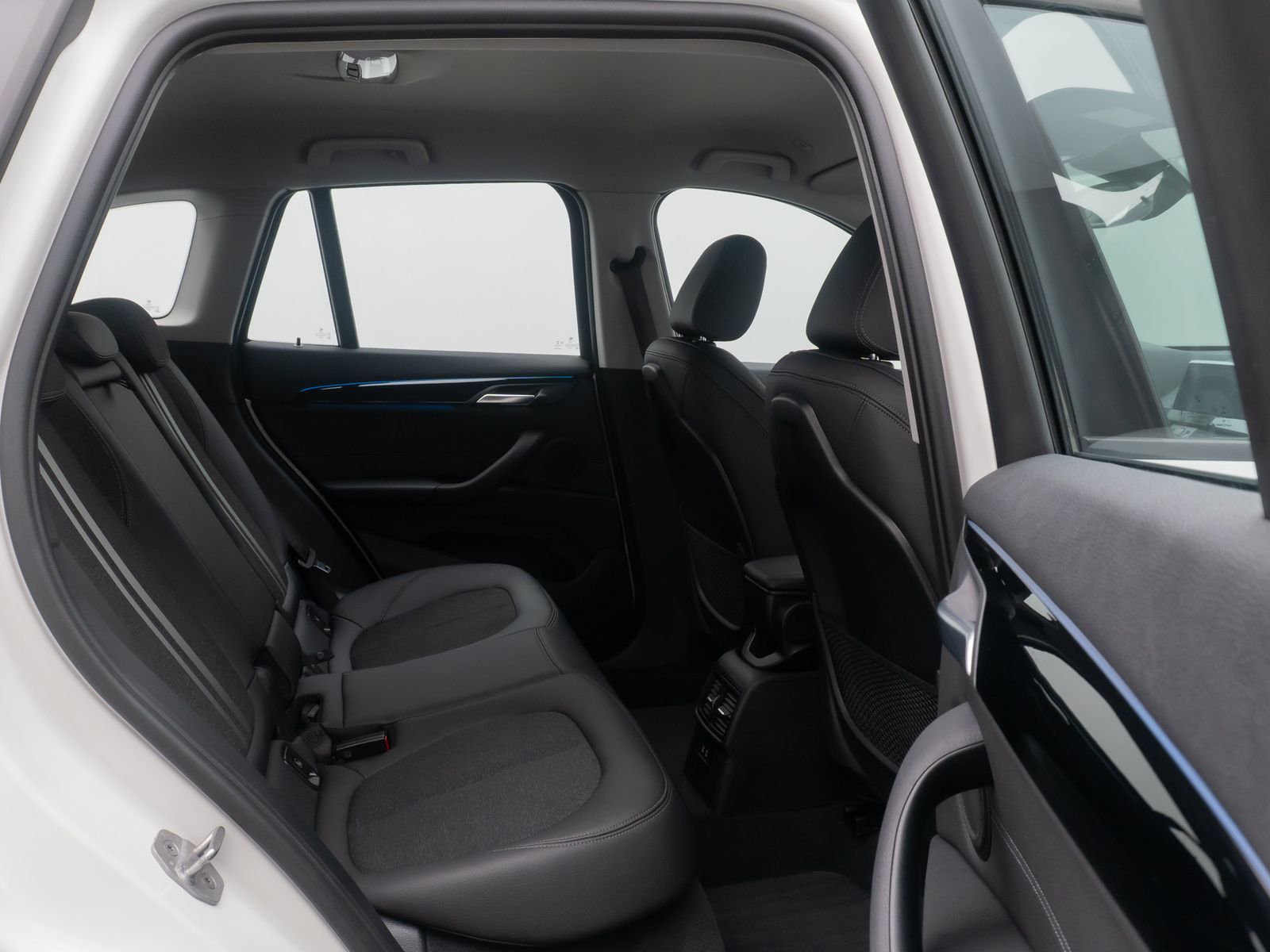 Fahrzeugabbildung BMW X1 xD25e Sport Line ParkAss DAB Navi LED 18Zoll