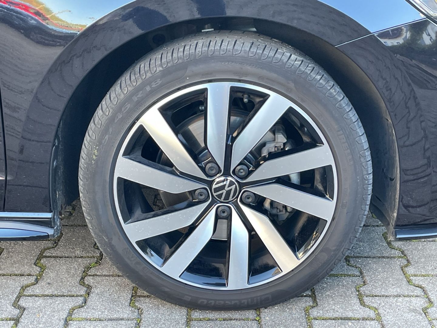 Touran 2.0TDI DSG R-Line AHK/Kamera/ACC/Navi/LED