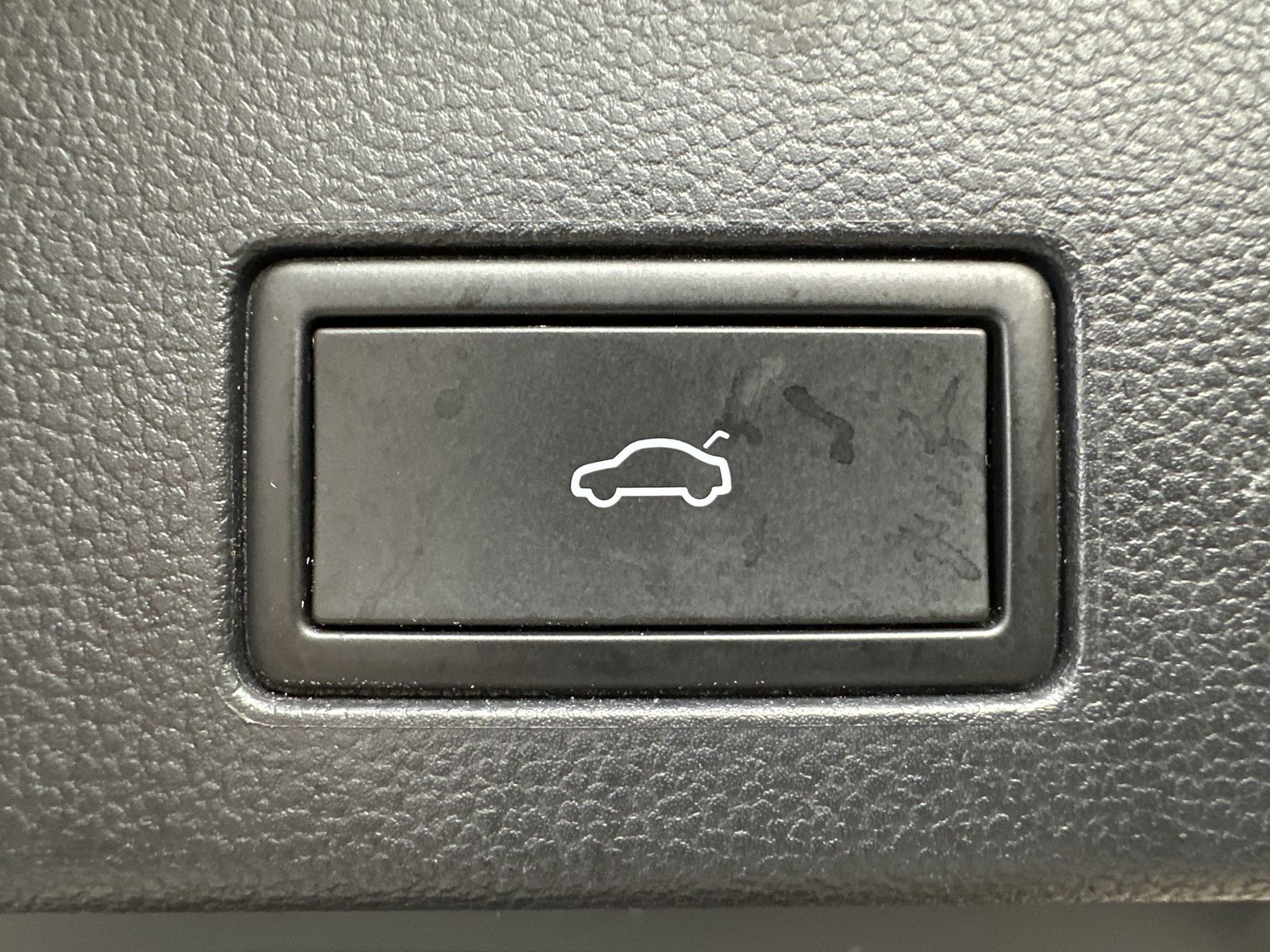 Fahrzeugabbildung Volkswagen Golf Variant 2.0 TDI DSG Style NAV+LED+PANO+H&K