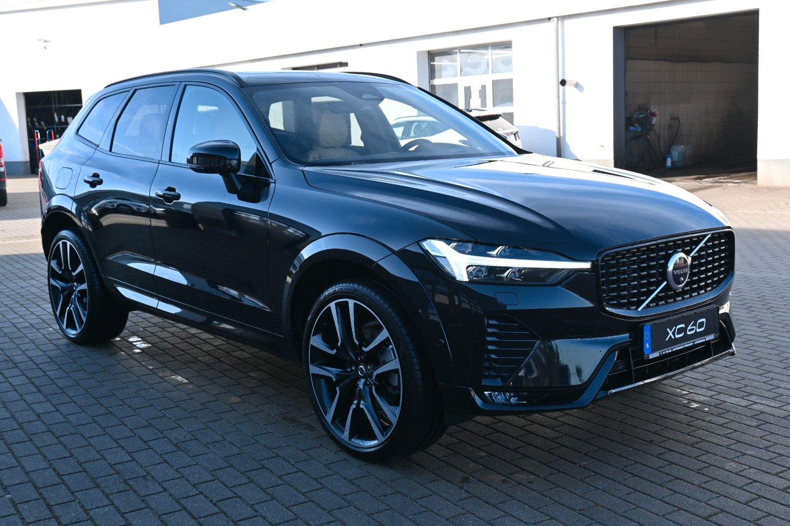 Fahrzeugabbildung Volvo XC60 B4 D AWD Ultimate Dark*STDHZG*360°*ACC*AHK