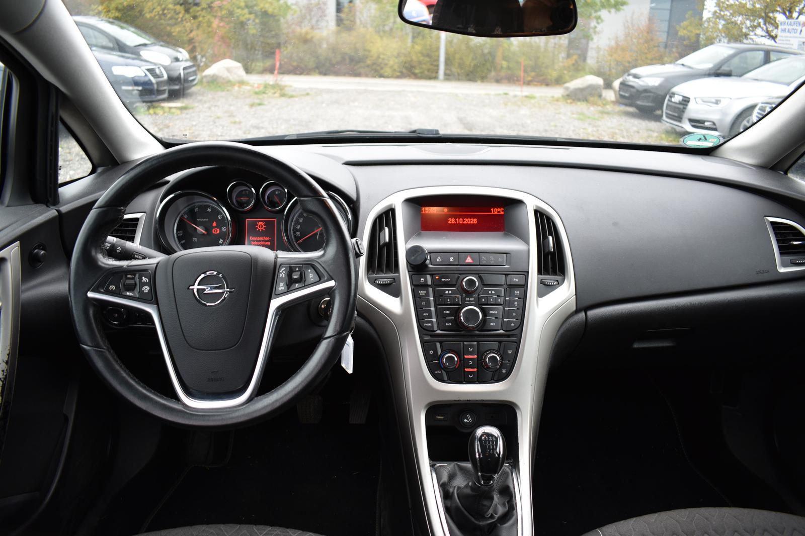 Opel Astra 2013 — фото 14