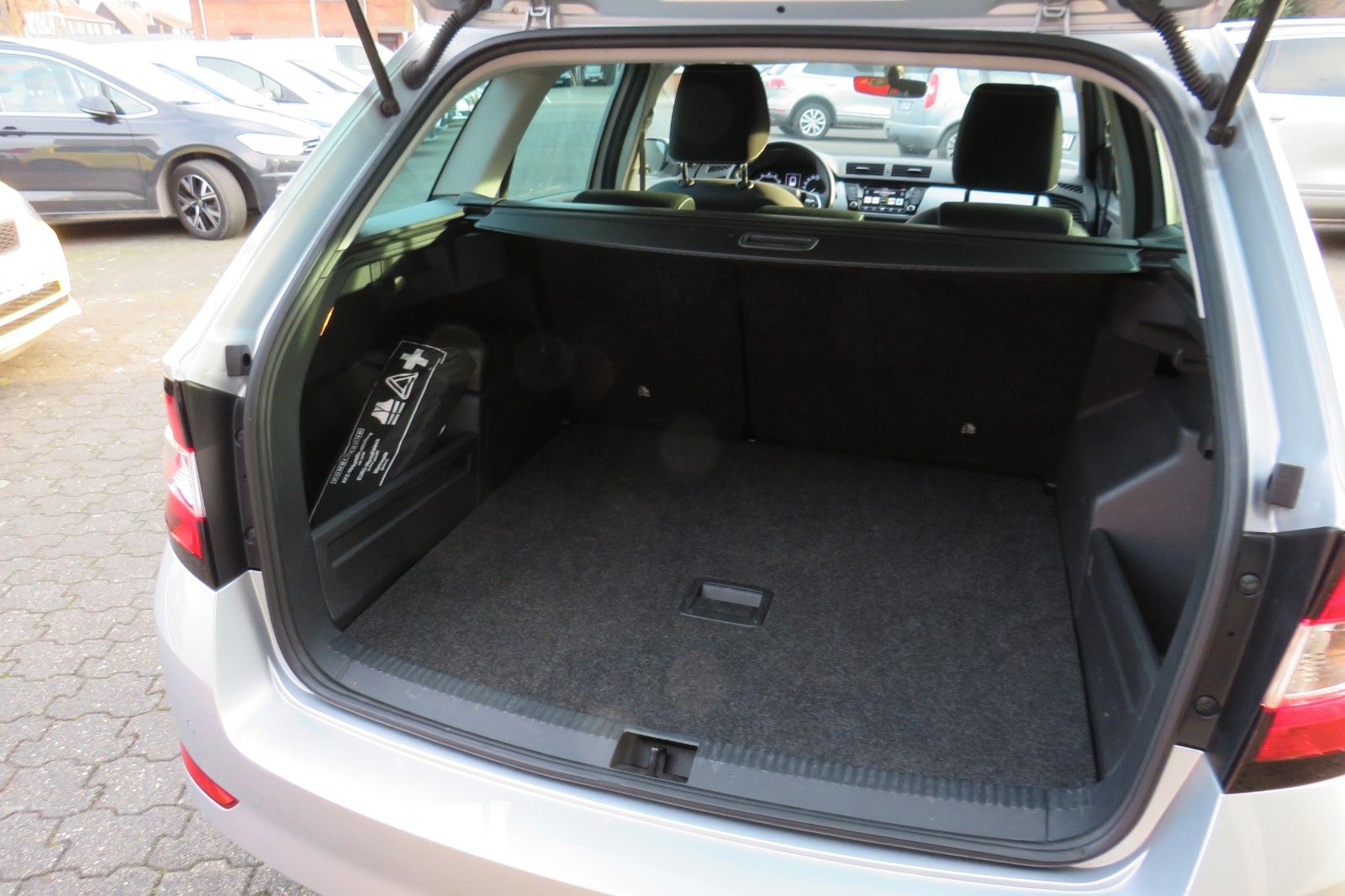 Fahrzeugabbildung SKODA Fabia Combi Ambition KLIMA SITZH. GRA PDC APP-C.