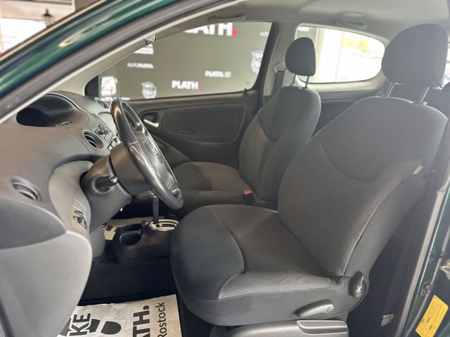 Toyota Yaris  1.3 Sol