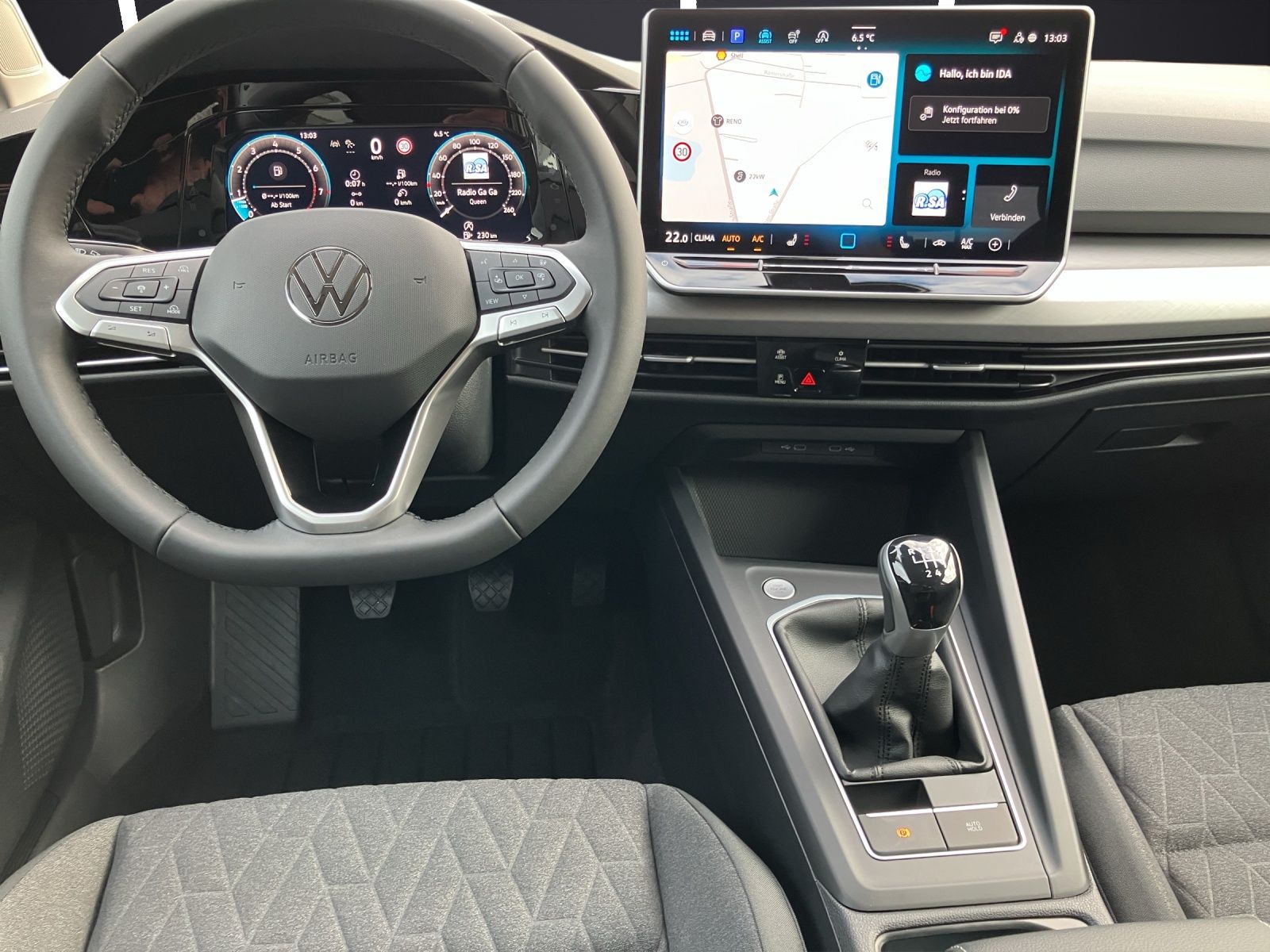 Fahrzeugabbildung Volkswagen Golf VIII Variant Life TSI LED ACC AHK SH HuD Re
