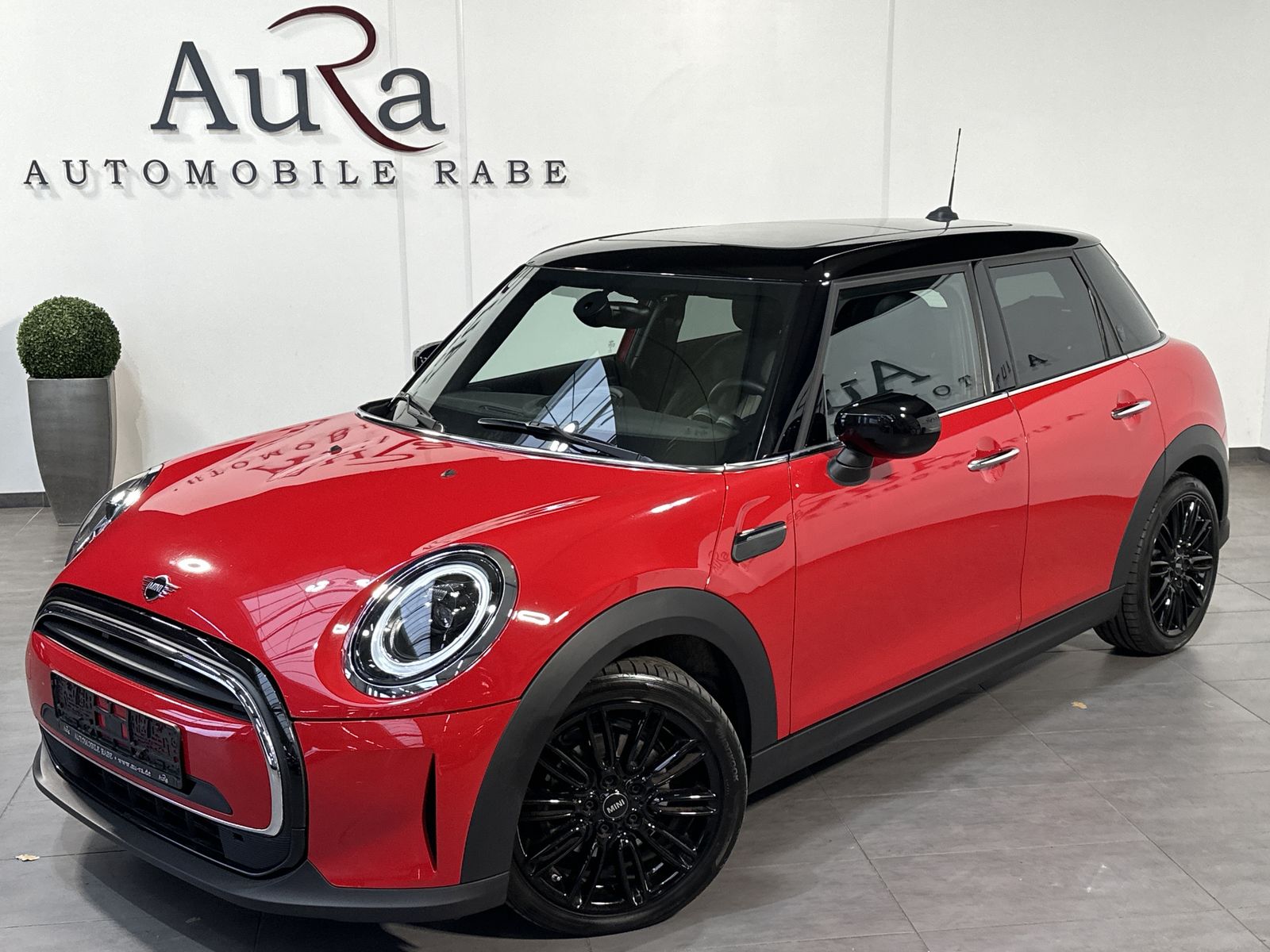 Fahrzeugabbildung MINI Cooper 5-Türer Aut. NAV+LED+PANO+17ZOLL+SHZ+1HD