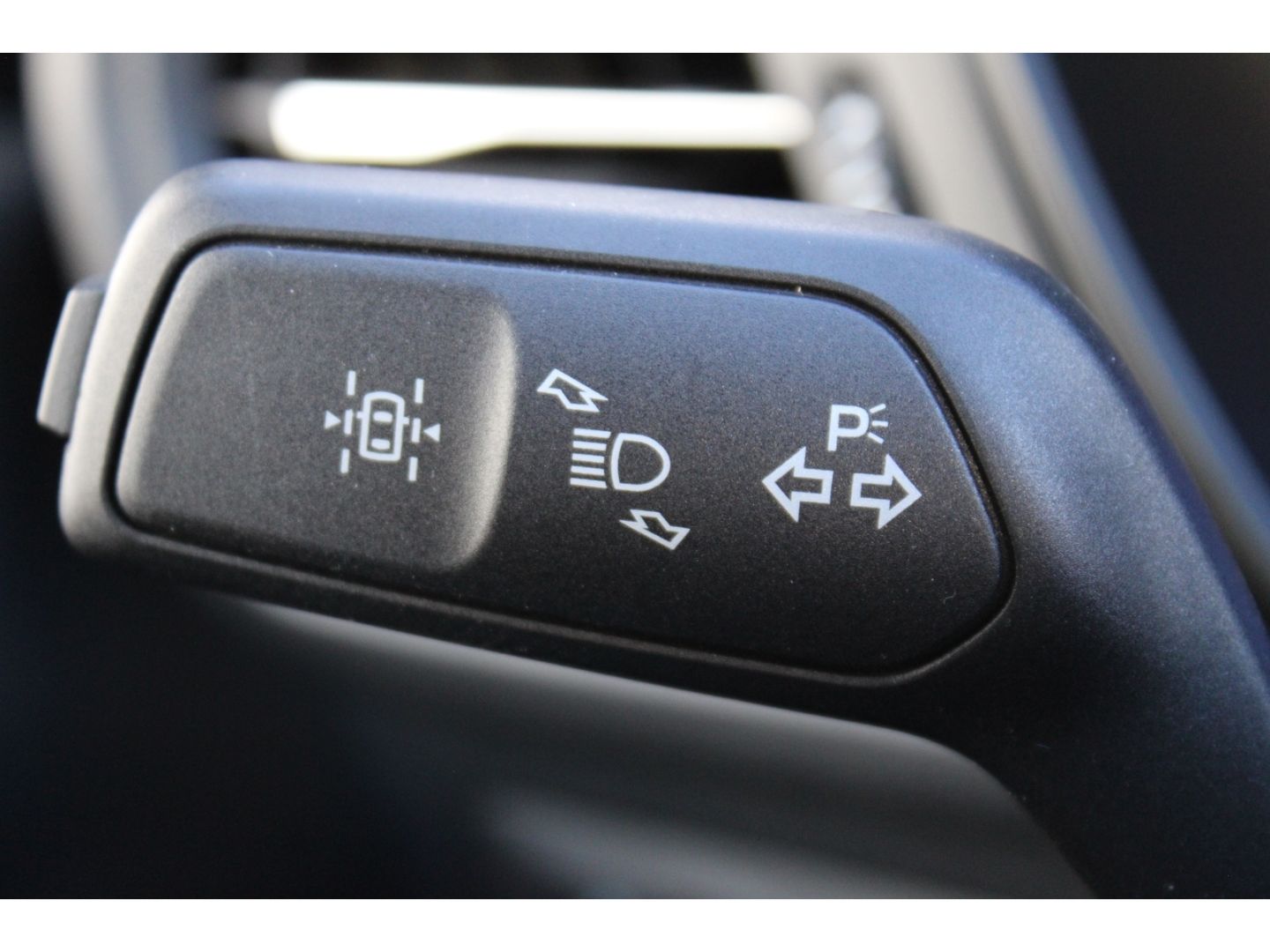 Fahrzeugabbildung Ford Kuga ST-Line X LED AHK Navi GJR Pano  RFK VZE TW