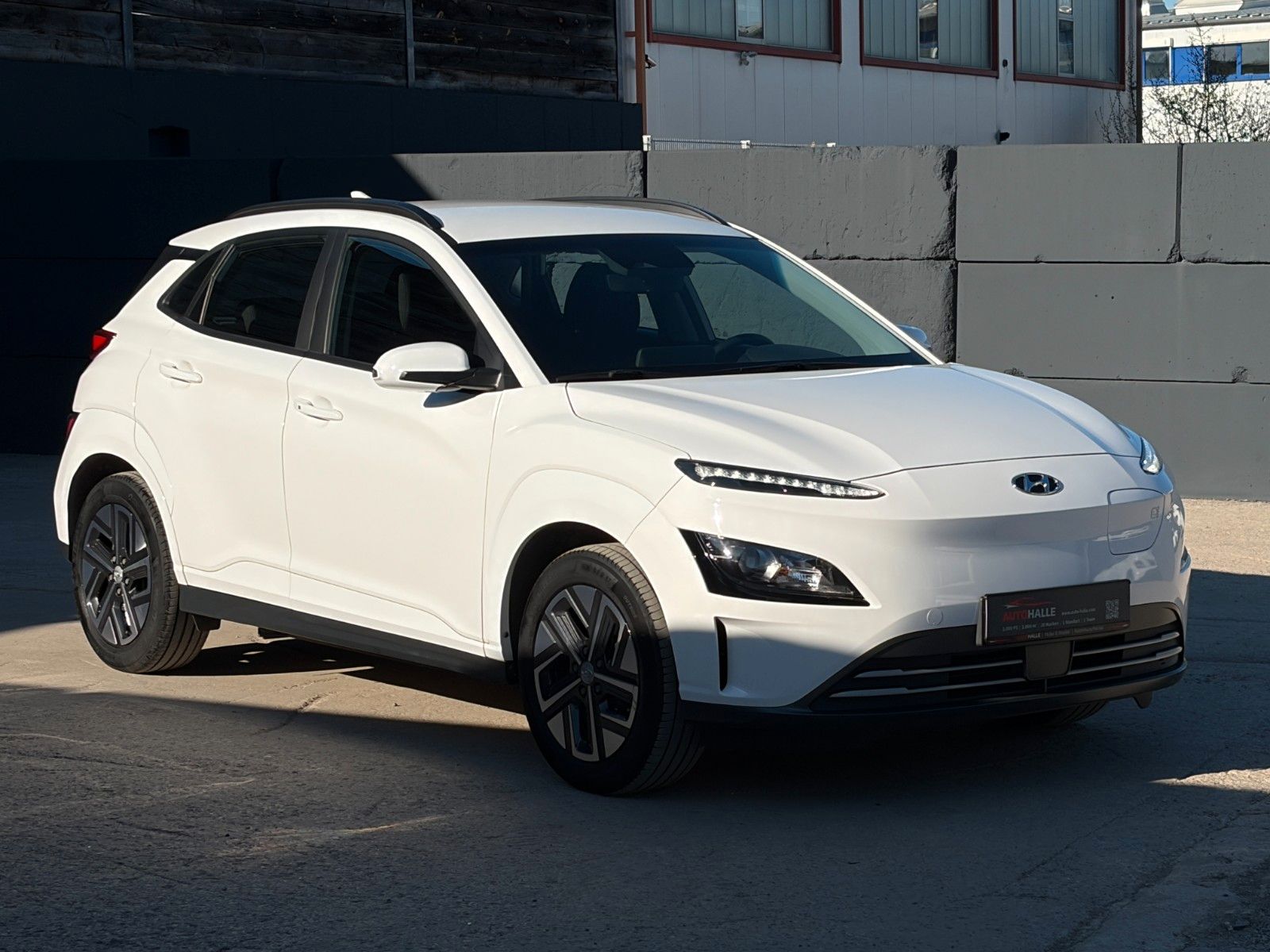 Fahrzeugabbildung Hyundai KONA E Select ACC PDC LFA LKA SHZ LHZ CarPlay