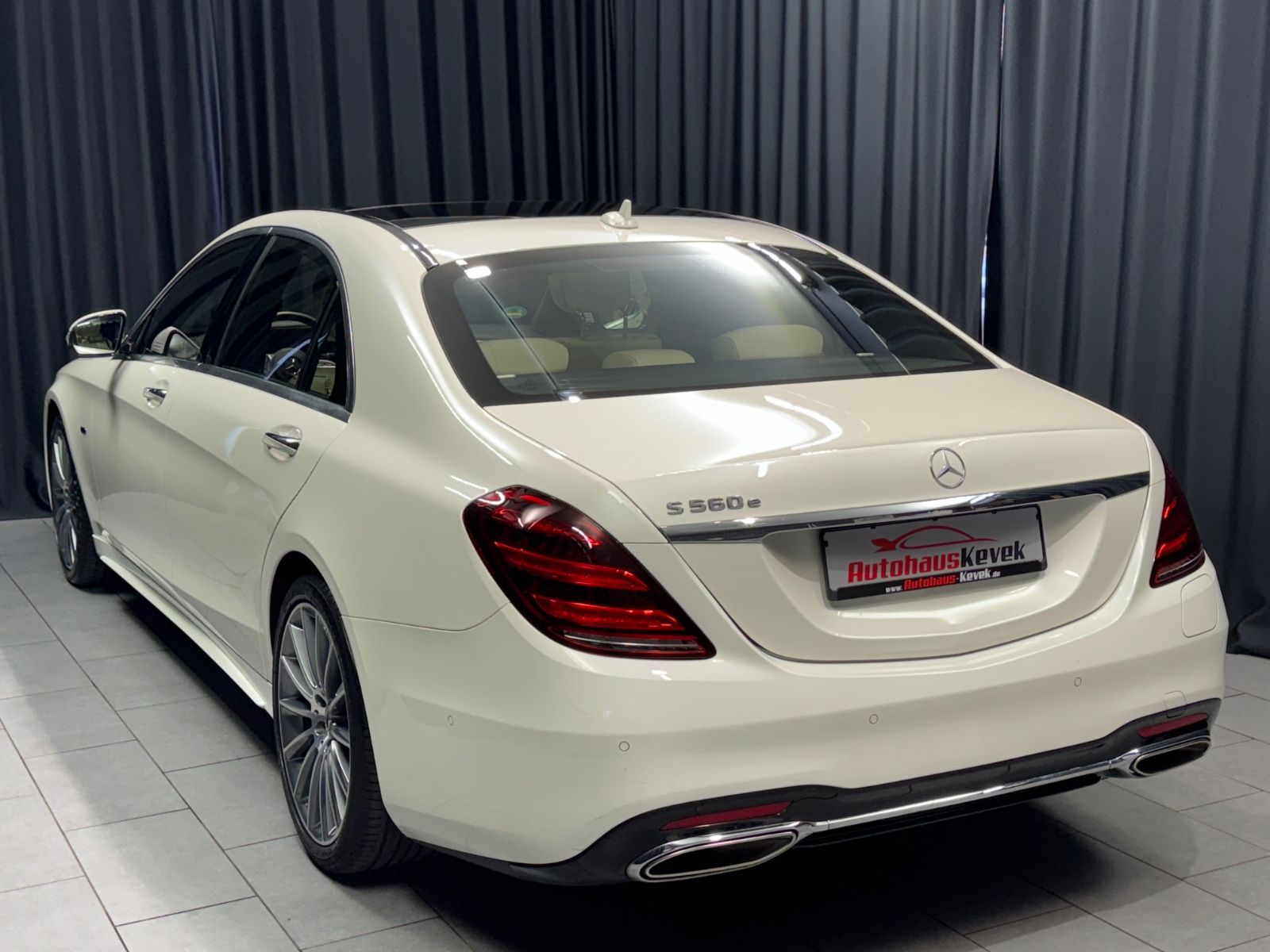 Fahrzeugabbildung Mercedes-Benz S 560e LANG|AMG-LINE|20"ZOLL|PANORAMA|ACC|VOLL