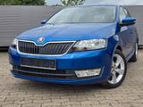Skoda Rapid Spaceback Ambition - Skoda Rapid: Blau