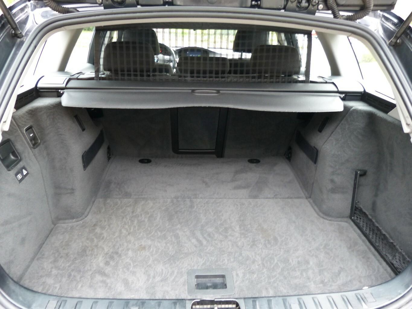 BMW 320 2009 — photo 14