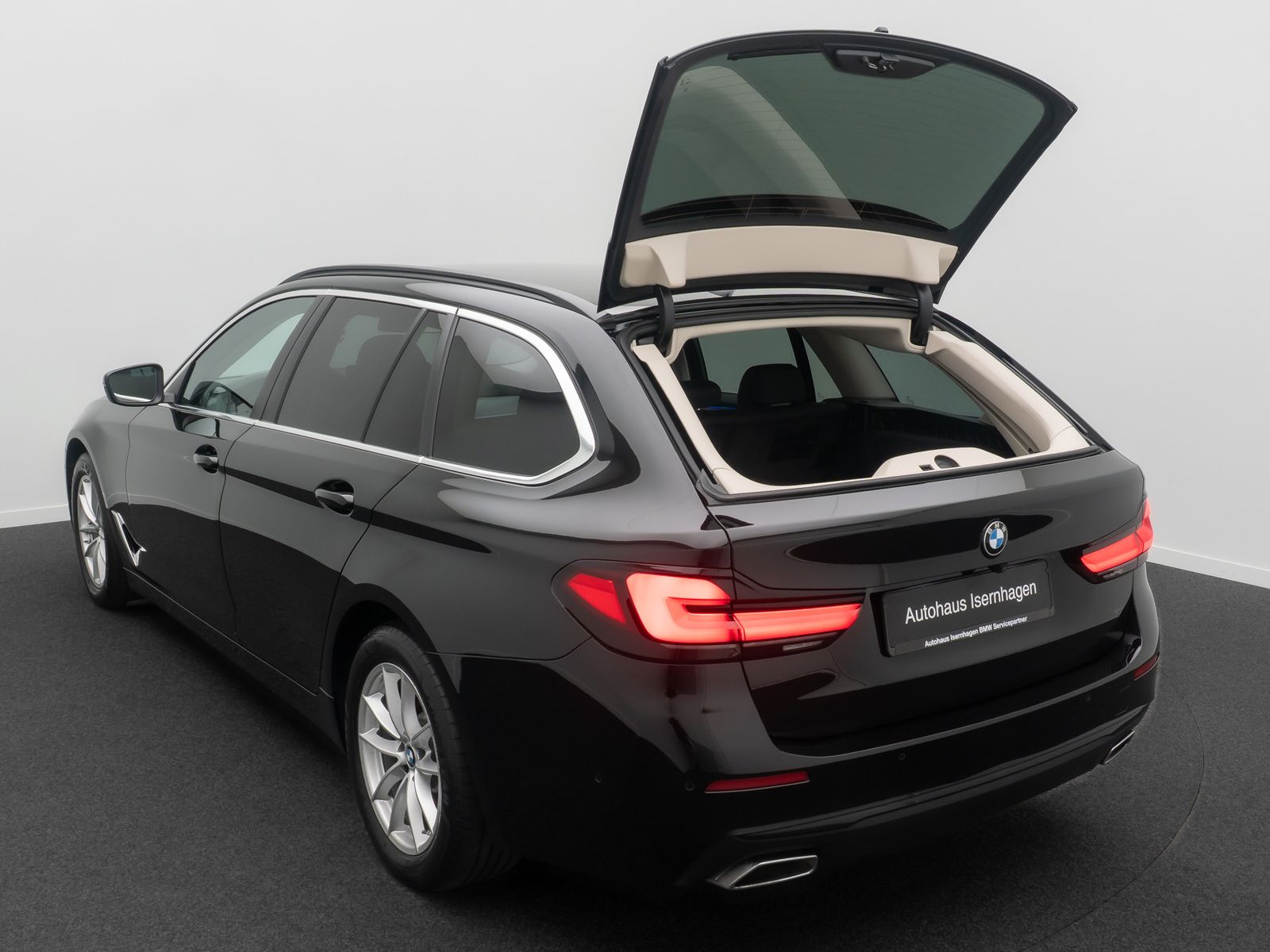 Fahrzeugabbildung BMW 520d Kamera Laser HUD DAB 4xKlima Alarm Komfort