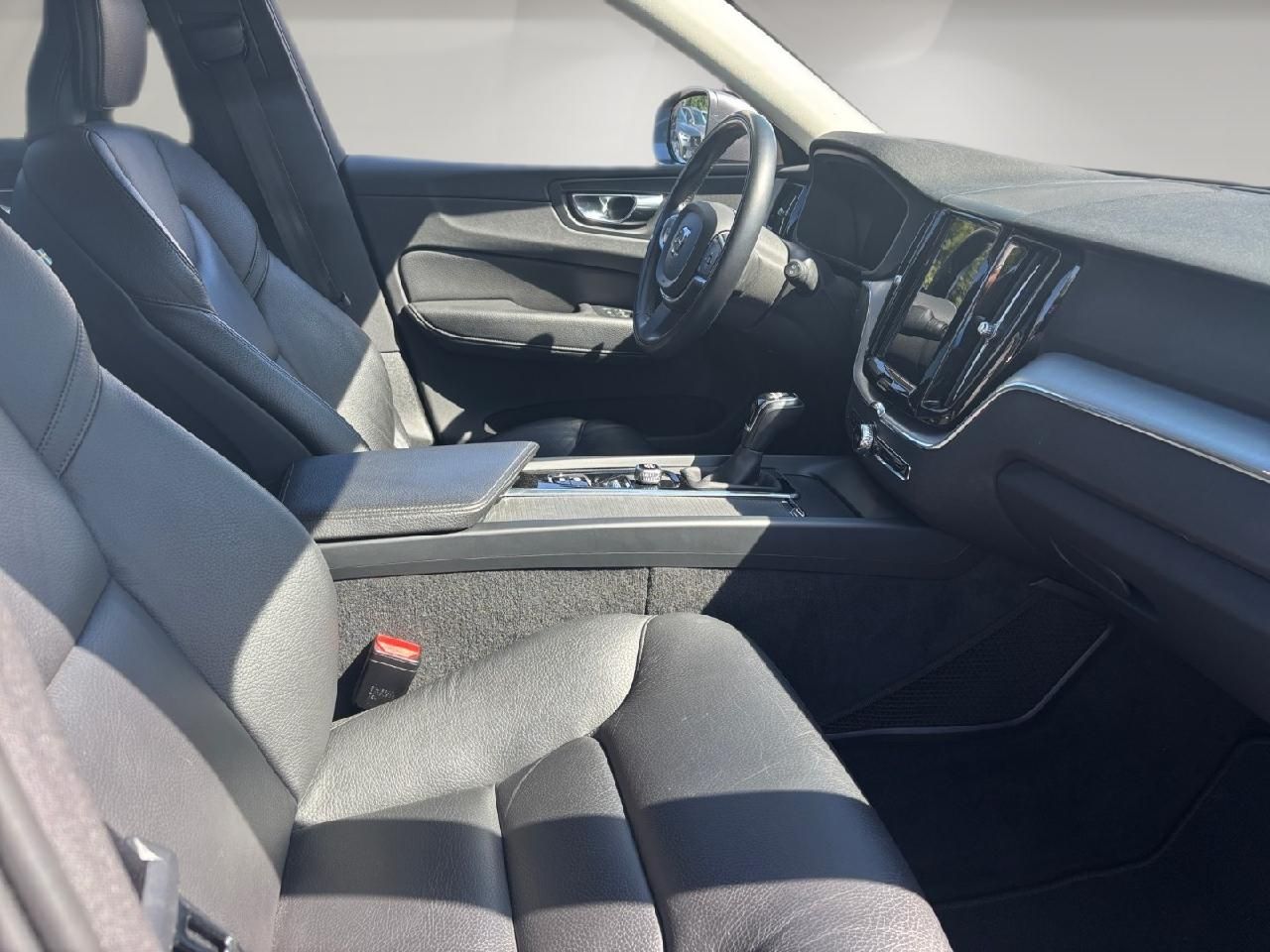 Fahrzeugabbildung Volvo XC60 Momentum Pro 2WD