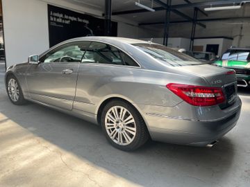 Mercedes E 200 - 5