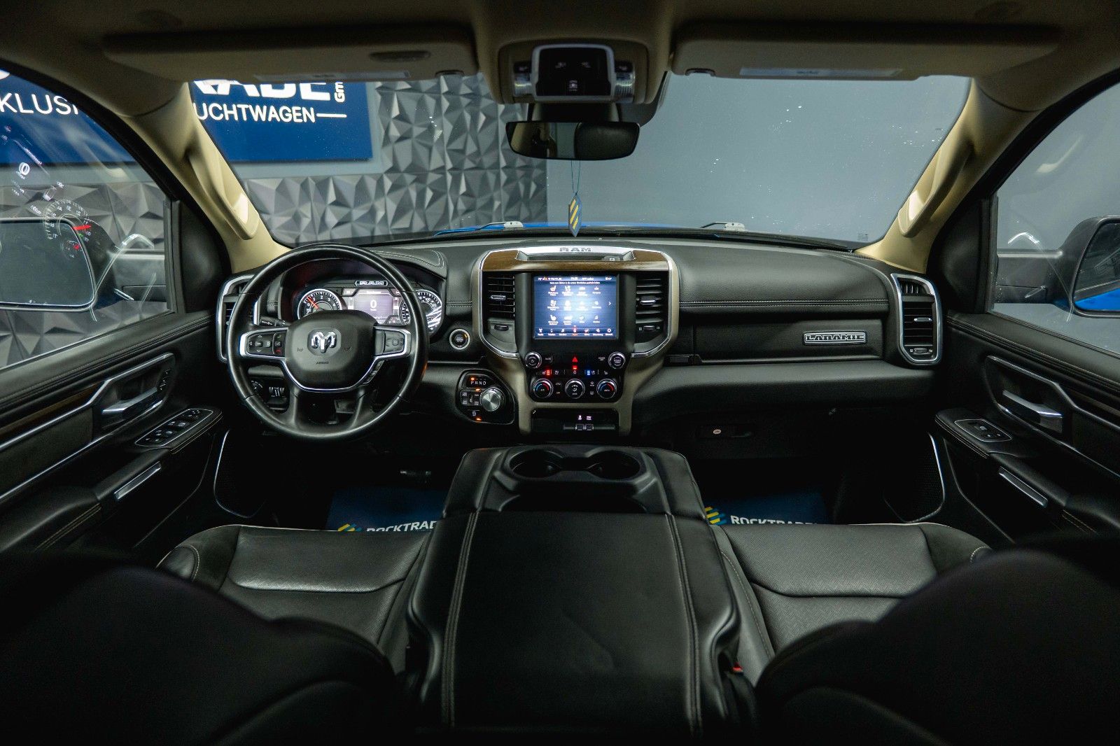 Fahrzeugabbildung Dodge RAM 5.7 V8 HEMI 4x4 LARAMIE Offroad Night LED