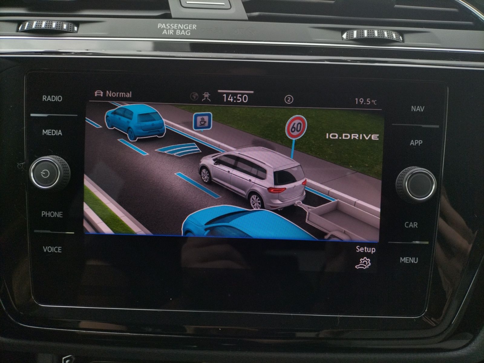 Fahrzeugabbildung Volkswagen Touran TDI Highline DSG LED AHK Navi AID ACC RFK