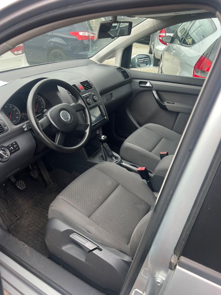 Fahrzeugabbildung Volkswagen Touran 1.6 Conceptline * 7.SITZER *KAMERA *