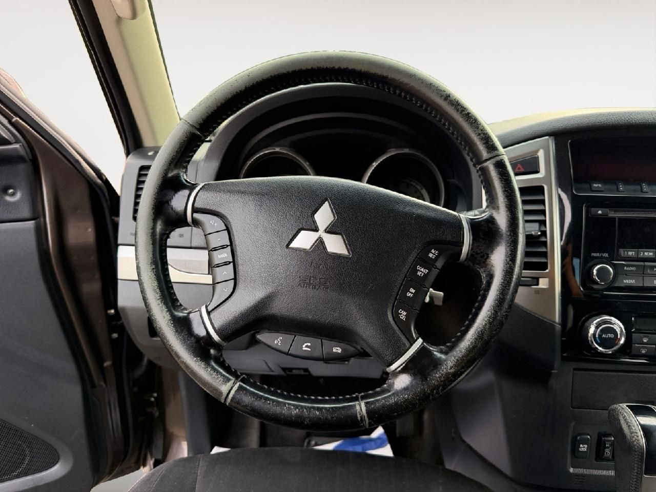 Fahrzeugabbildung Mitsubishi Pajero 3.2 DI-D Final Edition
