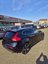 Volvo V40 Momentum+KAMERA+XENON+NAVI - Volvo V40 in Düsseldorf