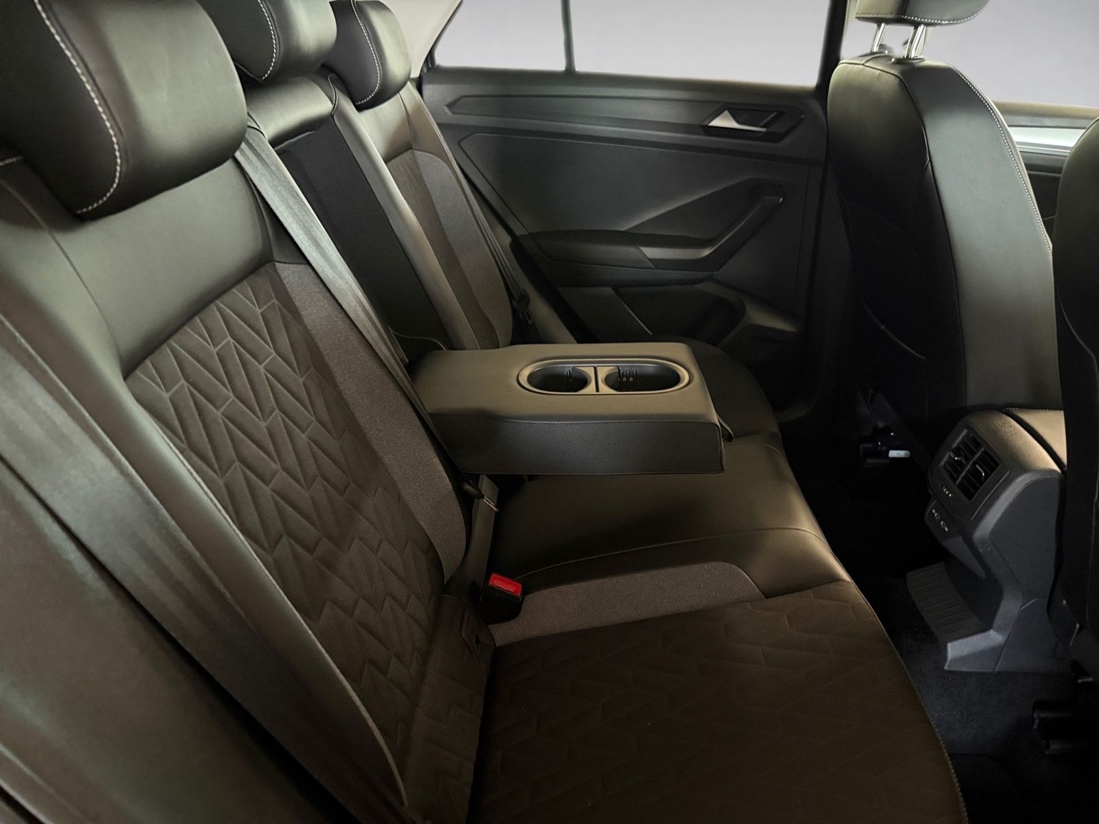 Volkswagen T-Roc - Bild 11