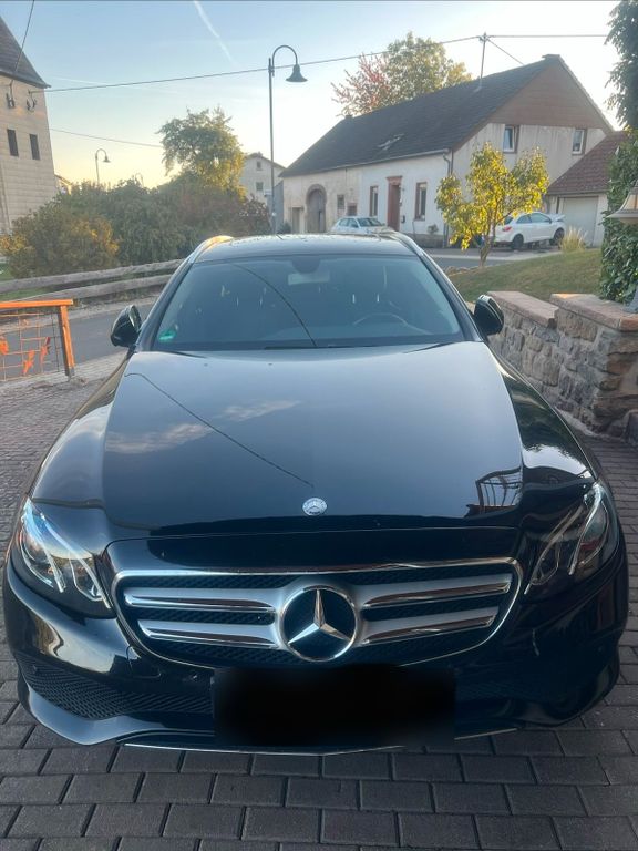 Image of Mercedes-Benz E 220