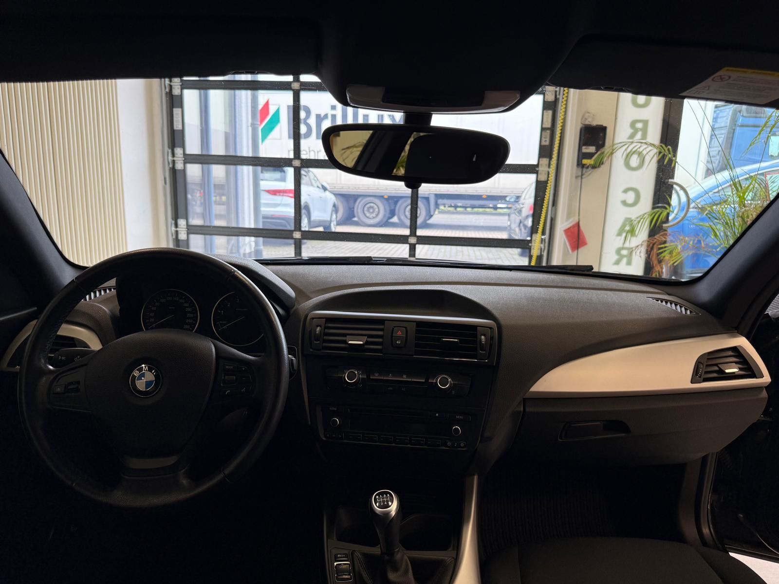 Fahrzeugabbildung BMW 116 i Limousine 3-trg. / SCHECKHEFT/ NUR 86.TKM