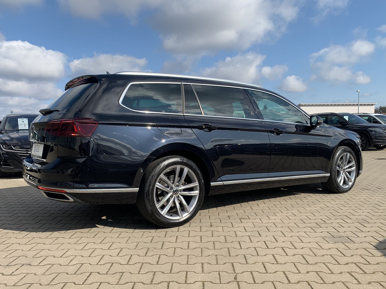 Fahrzeugabbildung Volkswagen Passat Variant 2.0 TDI*Elegance*AHK*Leder*Matrix