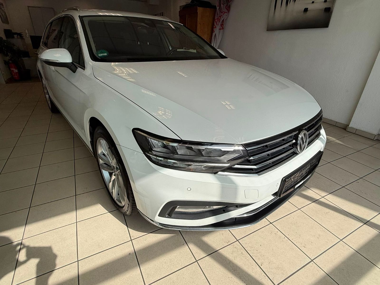 Fahrzeugabbildung Volkswagen Passat Variant Elegance / AHK / GEPFLEGT /