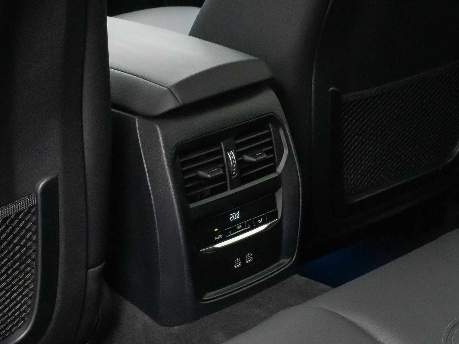 Fahrzeugabbildung BMW 330e M Sport Kamera DAB HiFi Lenkrhzg Alarm 19"