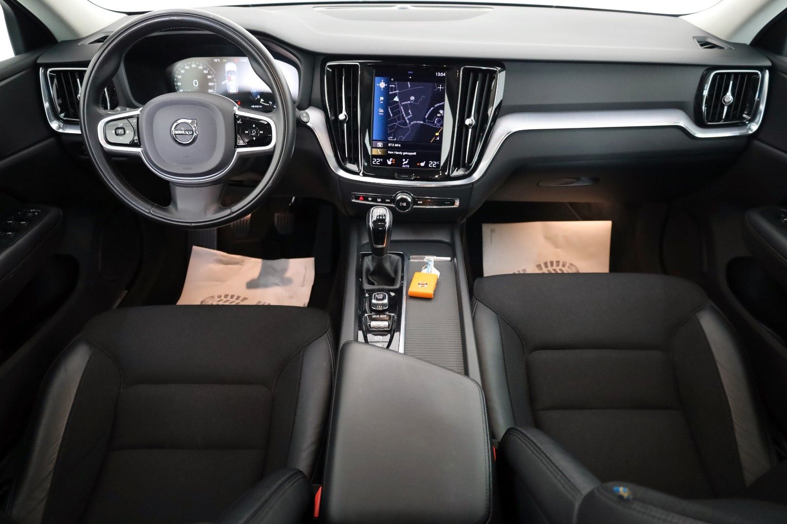 Fahrzeugabbildung Volvo V60 Momentum Pro Navi,LED,Kamera,SH,Tleder,AHK e