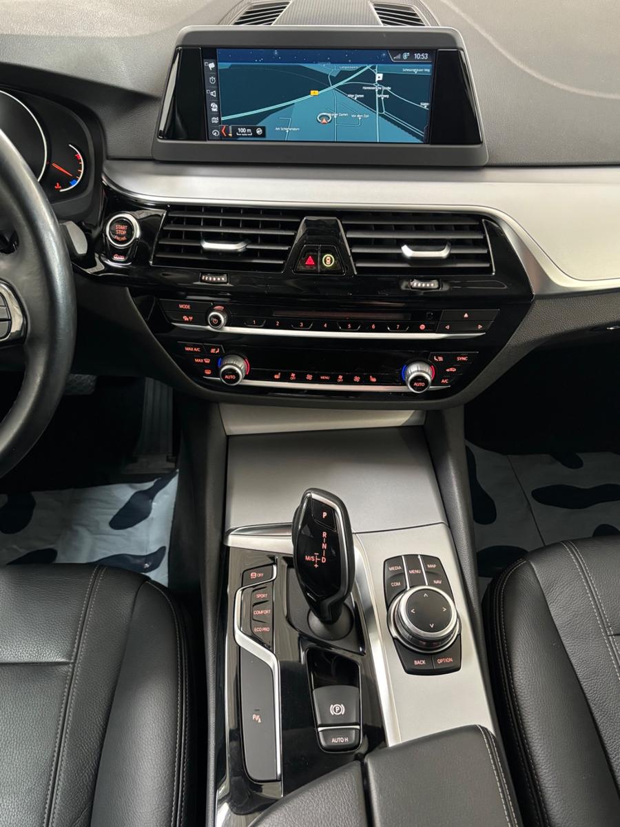 BMW 520d xDrive Automatik,Scheckheft,Rückfahrkamera