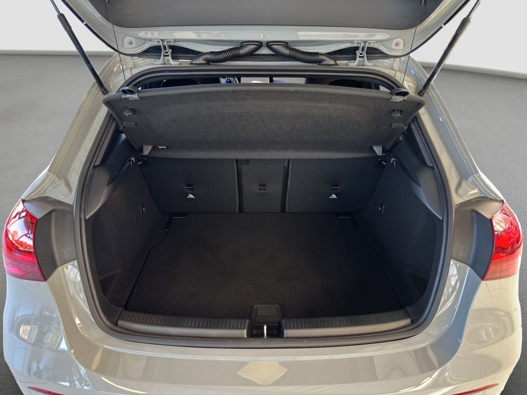 Fahrzeugabbildung Mercedes-Benz A 200 AMG Line*Night Paket*Kamera*KEYLESS-GO