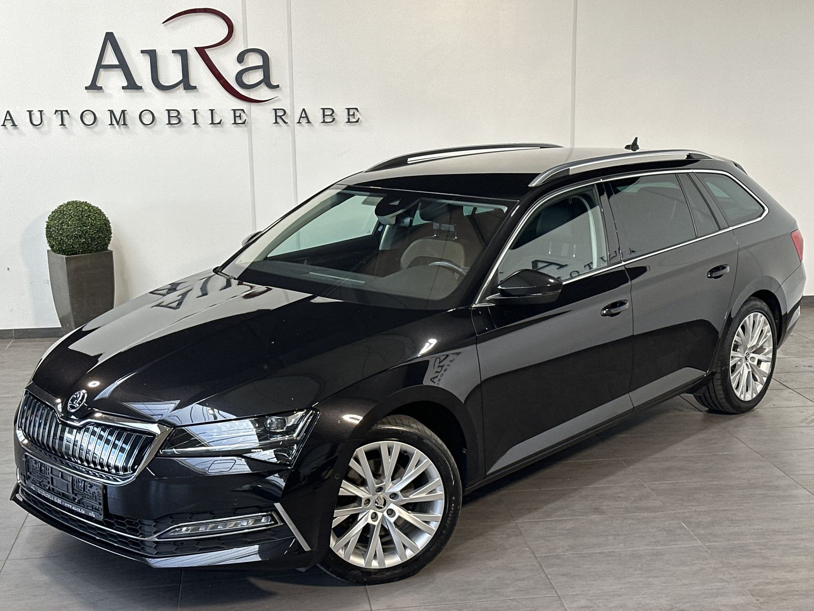 Fahrzeugabbildung SKODA Superb Combi 1.4 TSI iV DSG Style NAV+LED+VCOCK