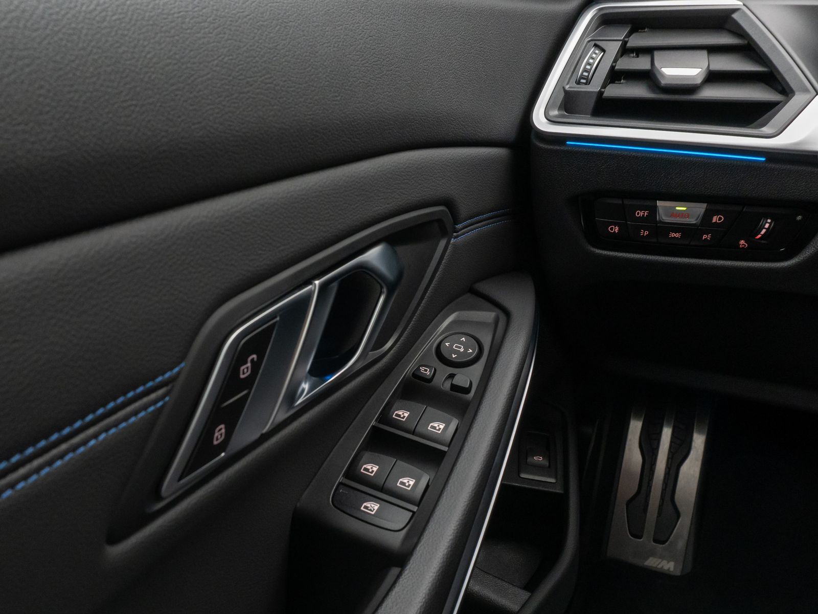 Fahrzeugabbildung BMW 330i M Sport HUD DAB H/K PDC Komfort Alarm 19"