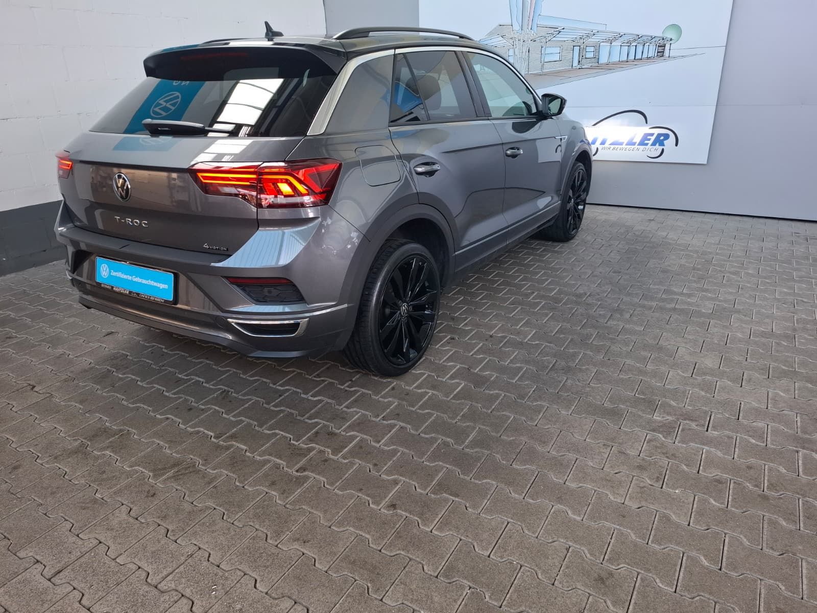 Fahrzeugabbildung Volkswagen T-Roc R-Line 2.0 TSI DSG 4Motion +ACC +DCC +LED