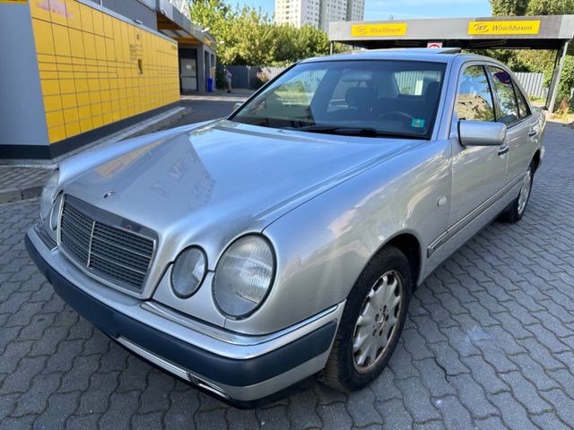 Mercedes-Benz E 240 ELEGANCE*Automatik*Schiebedach*Garantie