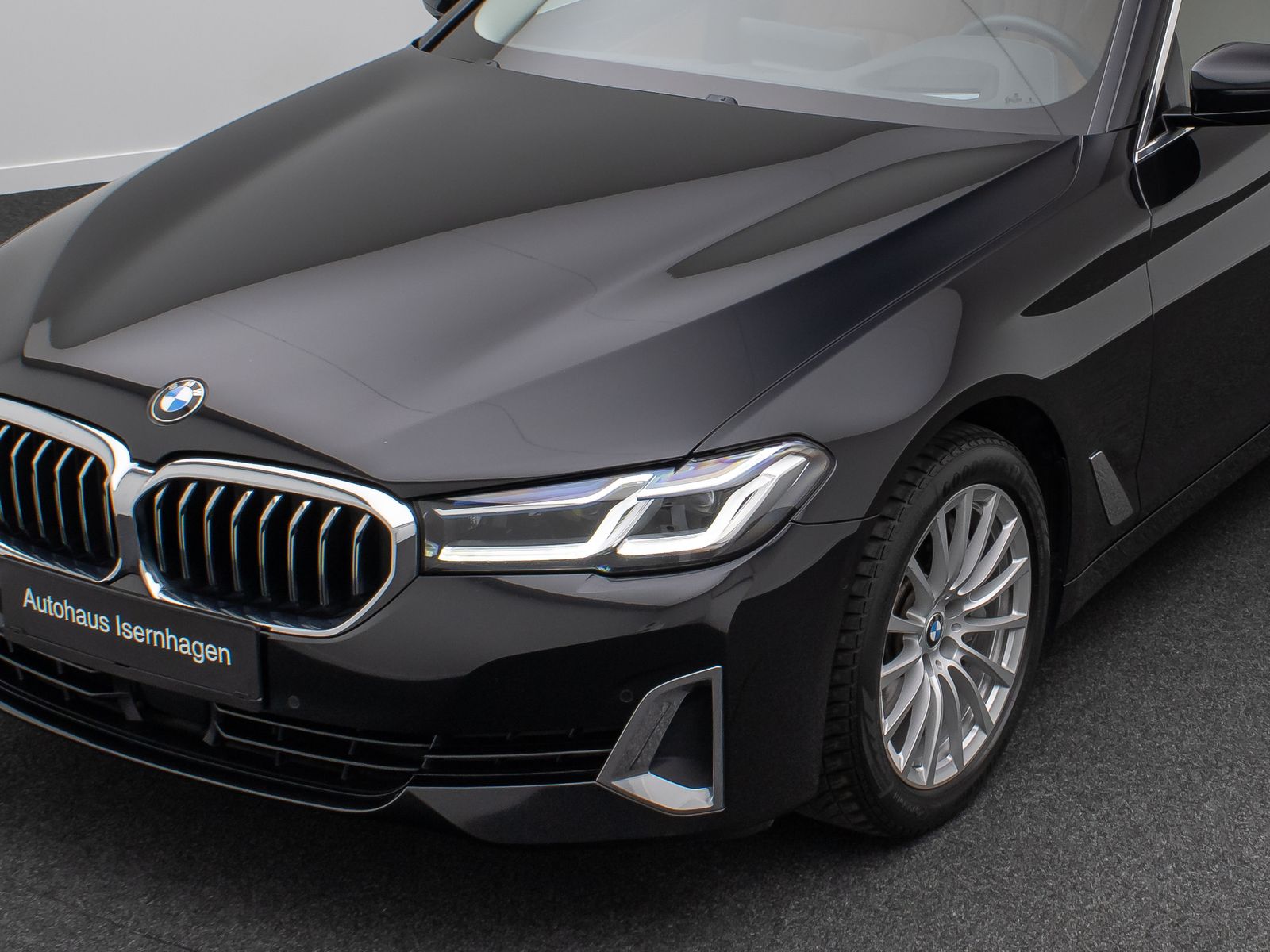 Fahrzeugabbildung BMW 540d xD Luxury Line Panorama HUD HIFi DAB DisKey