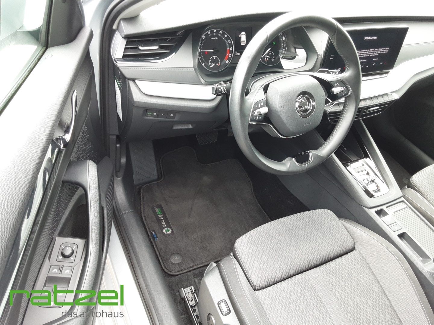 Fahrzeugabbildung SKODA Octavia Combi 2.0 TDI Clever AHK-klappbar LED Sp