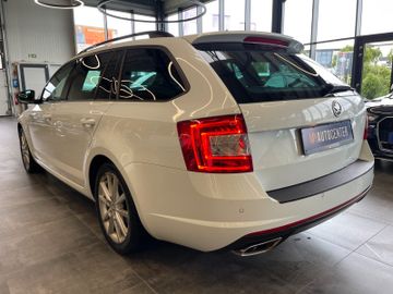 Skoda Octavia Combi RS *TEMPOMAT*NAVI*AHK*BI-XENON*