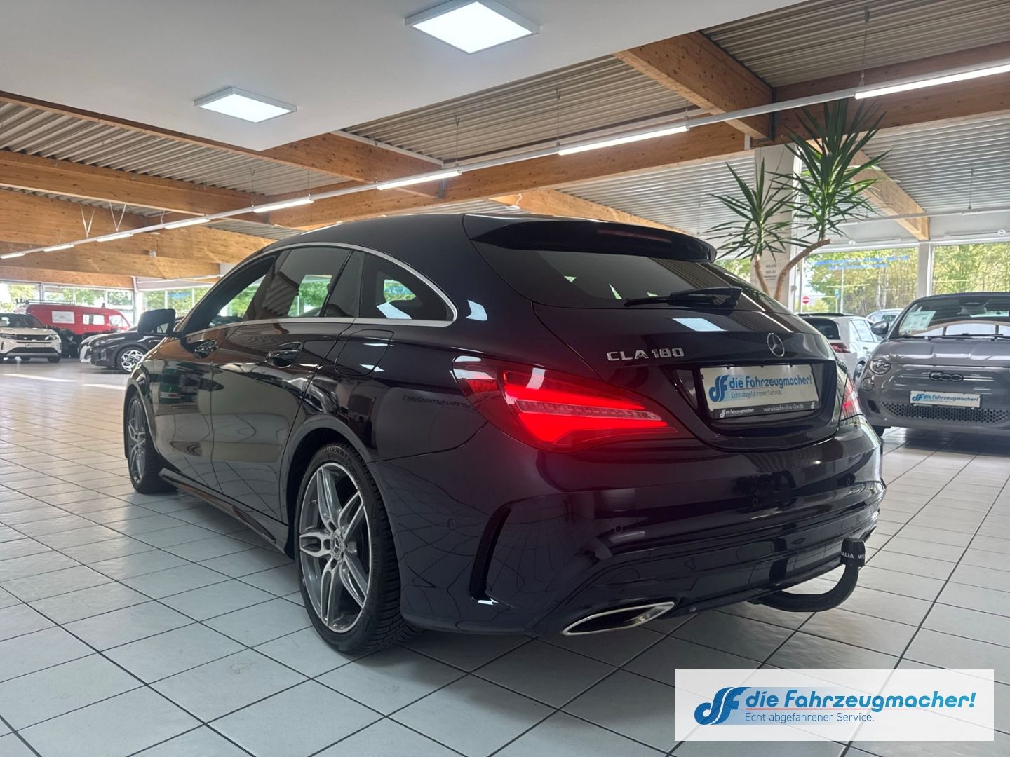 Fahrzeugabbildung Mercedes-Benz CLA 180 Shooting Brake AMG Sportpaket Navi LED *