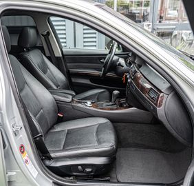 Fahrzeugabbildung BMW Lim. 330d xDrive  |LEDER|PDC|XENON|SHZ|