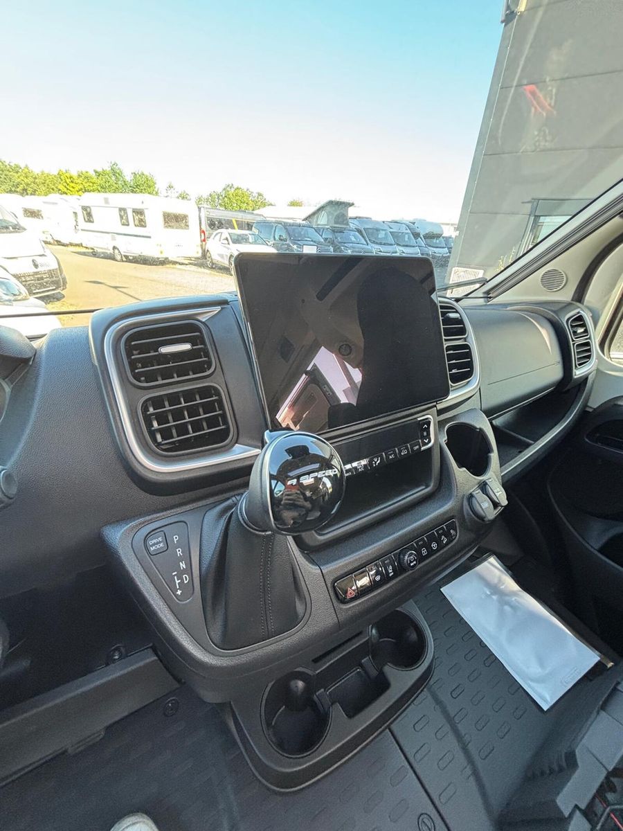 Fahrzeugabbildung Westfalia Columbus 640 E 180 PS Automatik 4.25 t Skyview