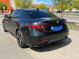 Alfa Romeo Giulia 2.0 Turbo 16V 206kW AT8-Q4 Veloce - Alfa Romeo Giulia aus 2021