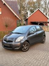 Toyota Yaris 1,33-l-Dual-VVT-i  - Toyota Yaris mit Halbautomatikschaltung