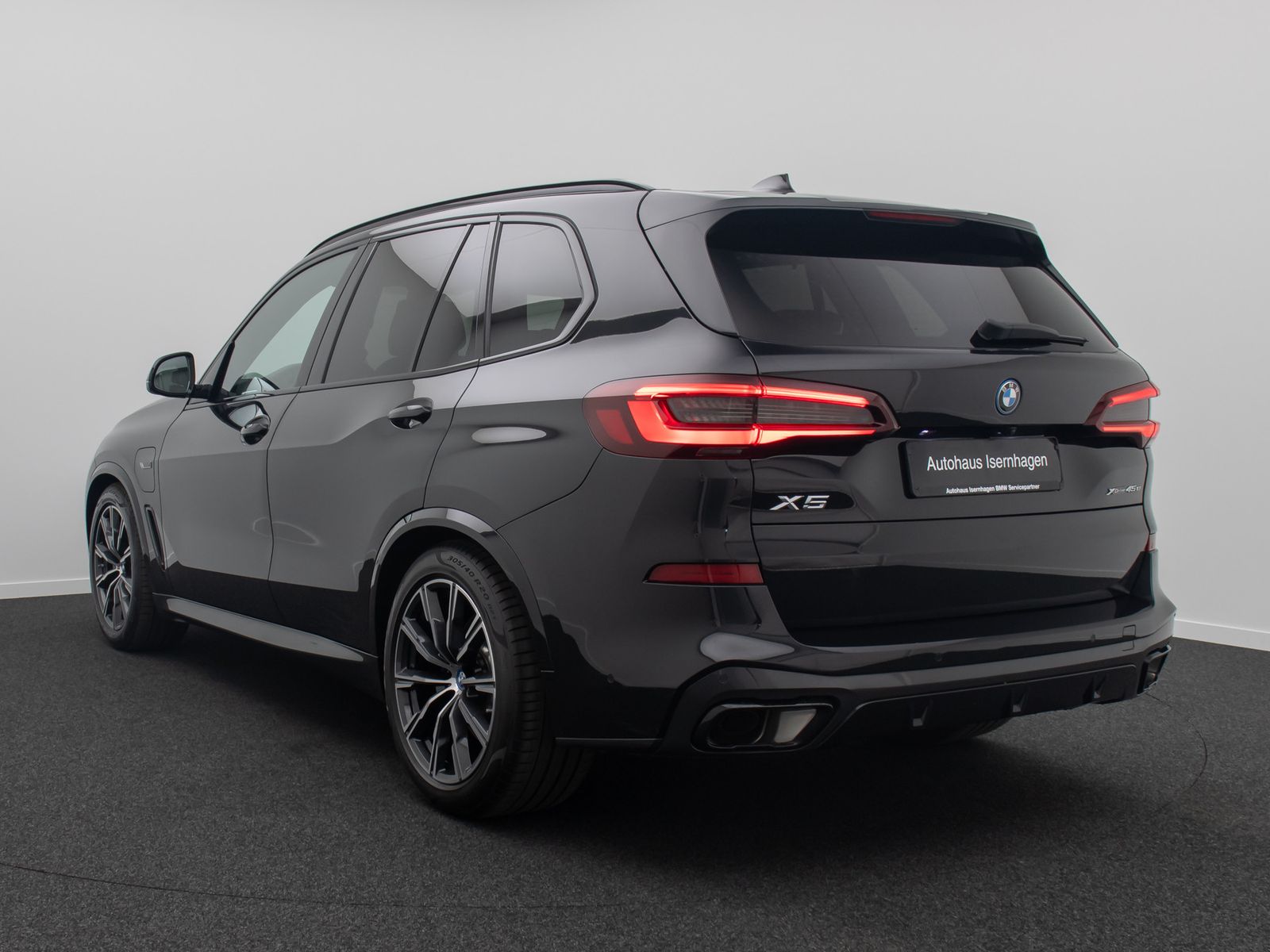 Fahrzeugabbildung BMW X5 xD45e M Sport Individual AHK HiFi DAB Panoram